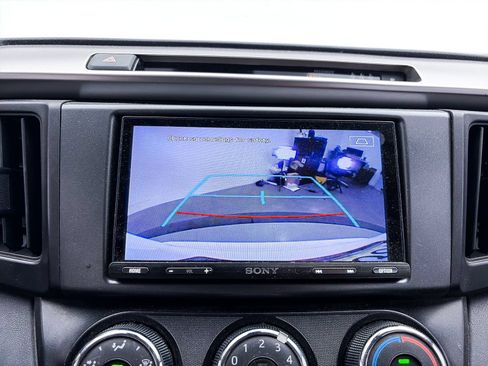 Used 2018 Toyota RAV4 LE w/ Carpet Mat Package FWD image 5