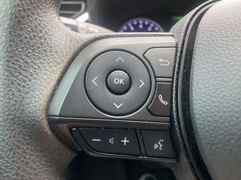 Used 2022 Toyota RAV4 LE image 16