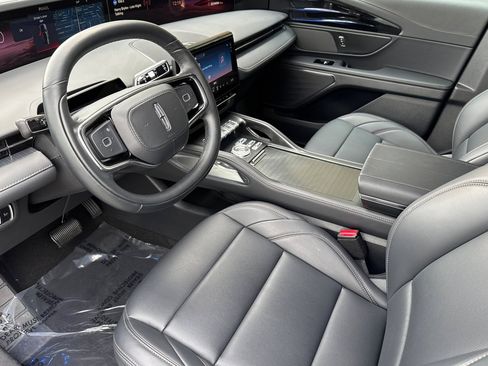 Used 2025 Lincoln Nautilus Premier w/ Jet Appearance Package image 10