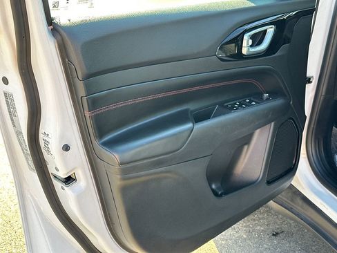 Used 2024 Jeep Compass Trailhawk image 10