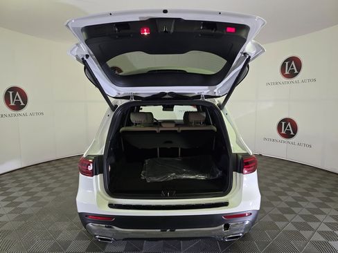 Used 2025 Mercedes-Benz GLB 250 4MATIC image 8