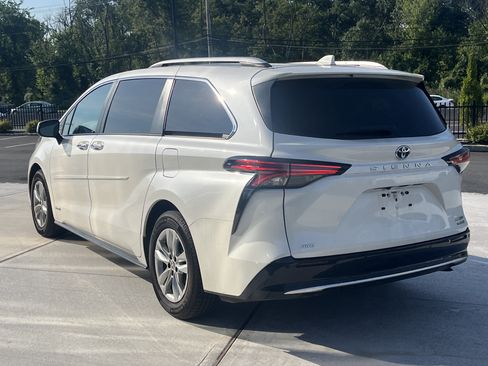 Used 2021 Toyota Sienna Limited AWD/4WD image 2