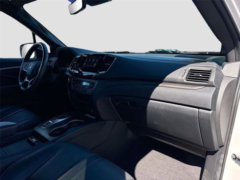 Certified 2023 Honda Passport TrailSport image 35