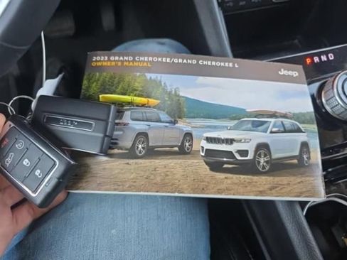 Used 2023 Jeep Grand Cherokee L Limited AWD/4WD image 15