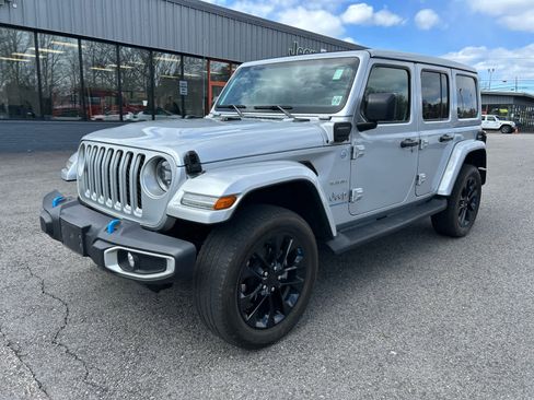 Used 2023 Jeep Wrangler Sahara w/ Cold Weather Group image 9