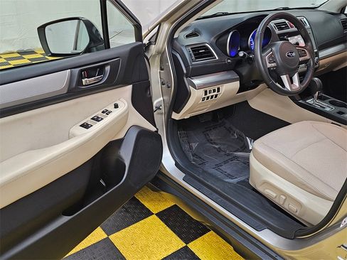 Used 2017 Subaru Outback 2.5i Premium image 20