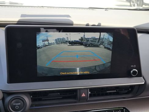 Used 2024 Toyota Prius XLE FWD image 12