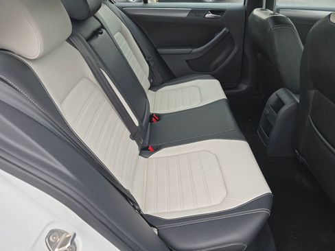 Used 2016 Volkswagen Jetta Sport FWD image 23