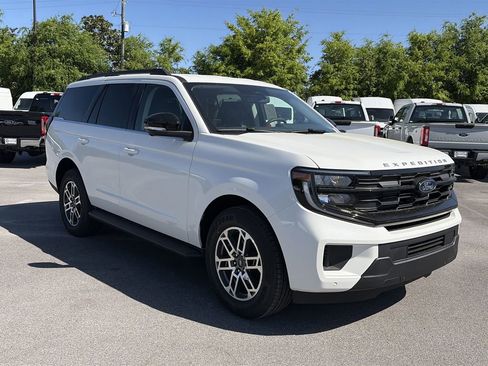New 2026 Ford Expedition Active RWD image 9