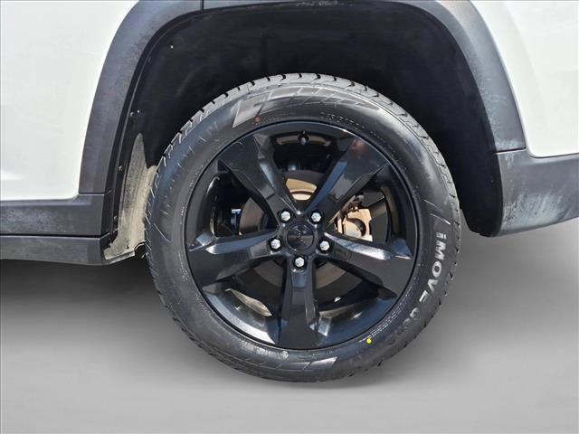 Used 2023 Jeep Grand Cherokee Altitude AWD/4WD image 23