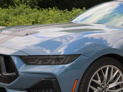 Used 2026 Ford Mustang GT Premium RWD image 2