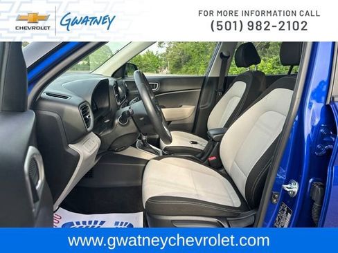 Used 2025 Hyundai Venue SEL FWD image 21
