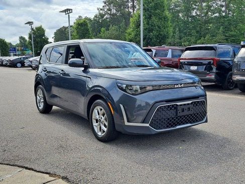 Used 2023 Kia Soul LX w/ LX Technology Package FWD image 4