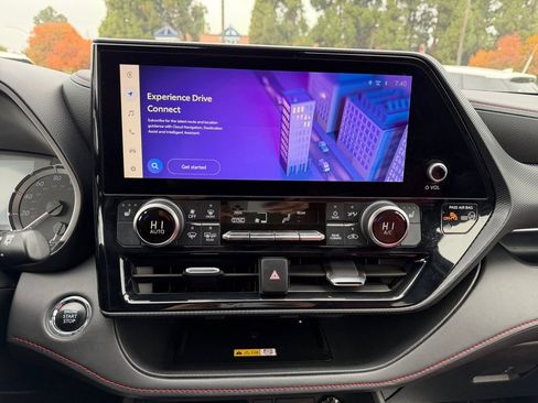 Used 2023 Toyota Highlander L image 19