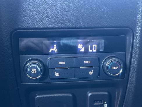Used 2019 Buick Enclave Avenir w/ Avenir Technology Package AWD/4WD image 38