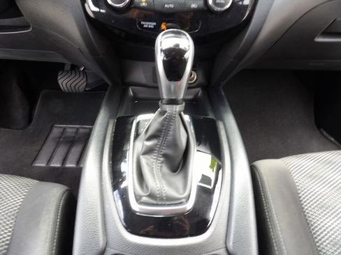 Used 2022 Nissan Rogue Sport SV FWD image 18