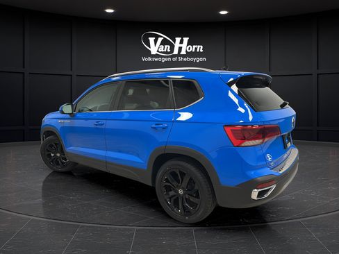 Used 2023 Volkswagen Taos SE w/ Panoramic Sunroof Package AWD/4WD image 5