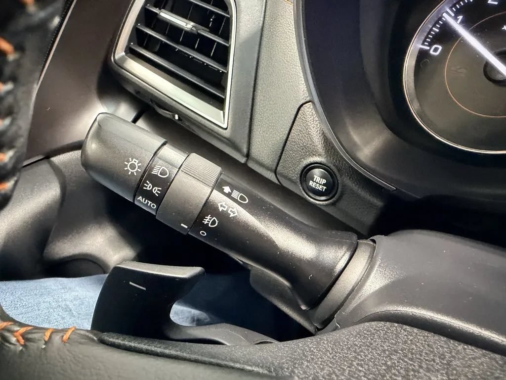Used 2019 Subaru Crosstrek 2.0i Limited w/ Moonroof Package w/Navigation AWD/4WD image 22
