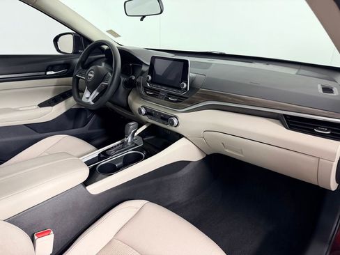 Used 2024 Nissan Altima 2.5 SV FWD image 30