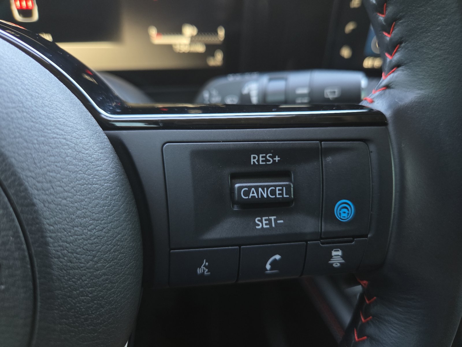 Used 2025 Nissan Kicks SR AWD/4WD image 18