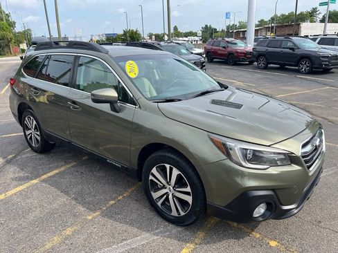 Used 2018 Subaru Outback 3.6R Limited AWD/4WD image 3