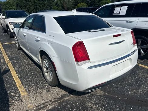 Used 2021 Chrysler 300 Touring RWD image 2