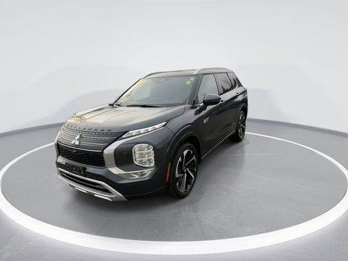 Used 2025 Mitsubishi Outlander SEL image 6