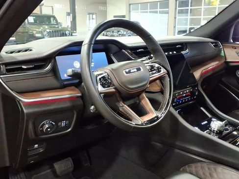 Used 2025 Jeep Grand Cherokee L Summit w/ Rear Seat Video Group I AWD/4WD image 10