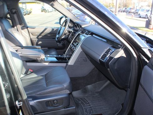 Used 2017 Land Rover Discovery HSE AWD/4WD image 14