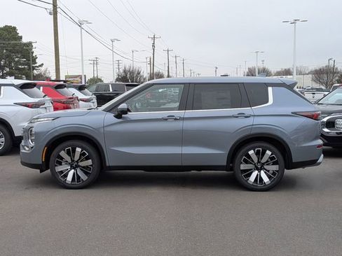 New 2026 Mitsubishi Outlander SE image 3