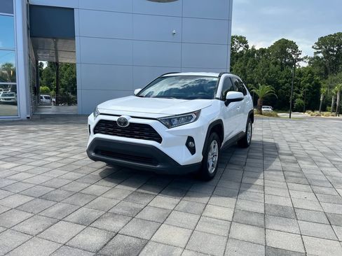 Used 2021 Toyota RAV4 XLE FWD image 2