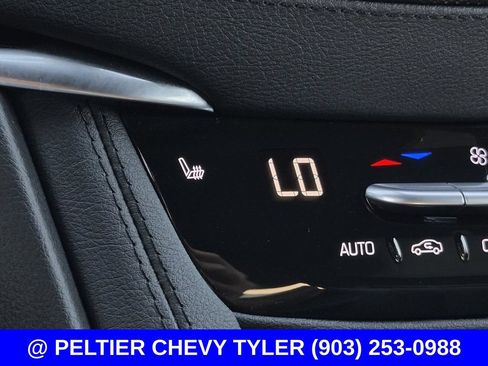 Used 2025 Cadillac XT6 Luxury FWD image 30