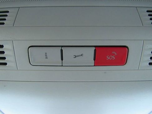 Used 2019 Volkswagen Golf SE image 45