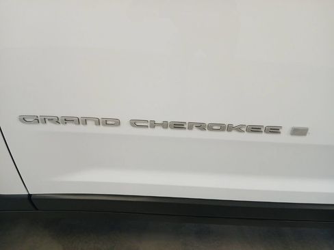 Used 2024 Jeep Grand Cherokee L Laredo w/ Luxury Tech Group I AWD/4WD image 25