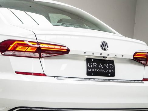 Used 2021 Volkswagen Passat 2.0T SE image 14