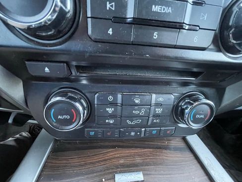 Used 2016 Ford F150 Lariat image 15