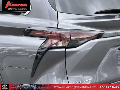 Used 2025 Toyota Sienna XLE w/ XLE Plus Package AWD/4WD image 13