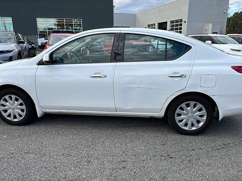 Used 2014 Nissan Versa SV image 11