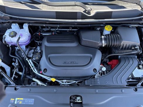 New 2025 Chrysler Voyager LX image 8