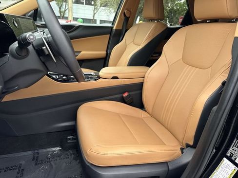 Used 2025 Lexus NX 250 FWD image 11