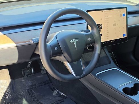 Used 2023 Tesla Model 3 Standard Range image 2