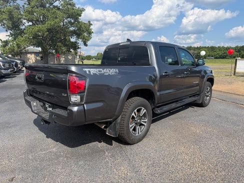 Used 2019 Toyota Tacoma TRD Sport AWD/4WD image 3