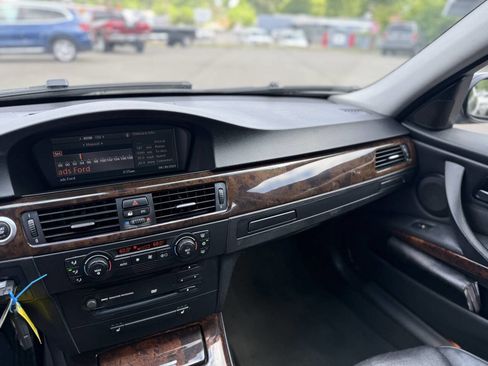 Used 2006 BMW 330i Sedan RWD image 15