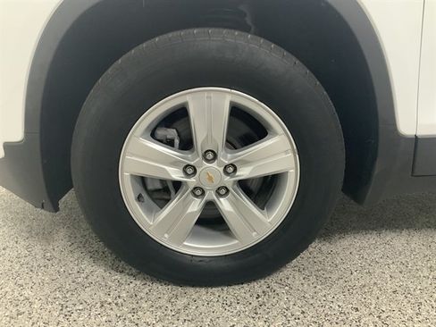 Used 2019 Chevrolet Trax LT w/ LT Convenience Package AWD/4WD image 10