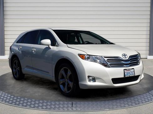 Used 2012 Toyota Venza LE w/ LE Convenience Pkg FWD image 1