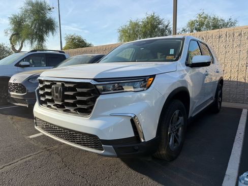 Used 2025 Honda Pilot EX-L image 2