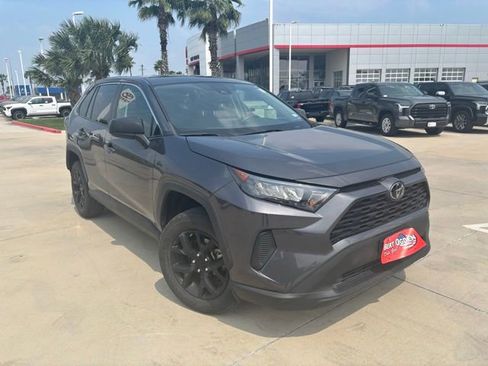 Used 2022 Toyota RAV4 LE FWD image 1