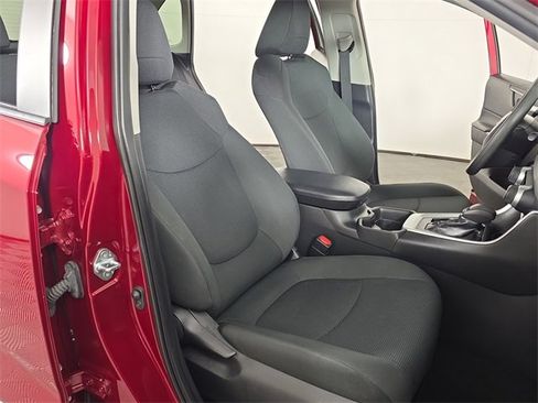 Used 2020 Toyota RAV4 LE image 19