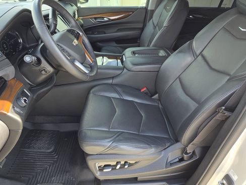 Used 2020 Cadillac Escalade ESV Luxury image 12