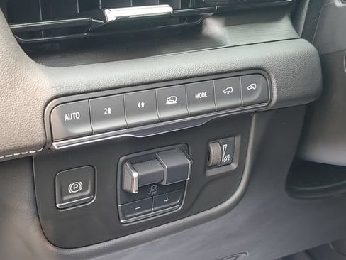 Certified 2023 Cadillac Escalade Sport w/ LPO, ONYX Package AWD/4WD image 9